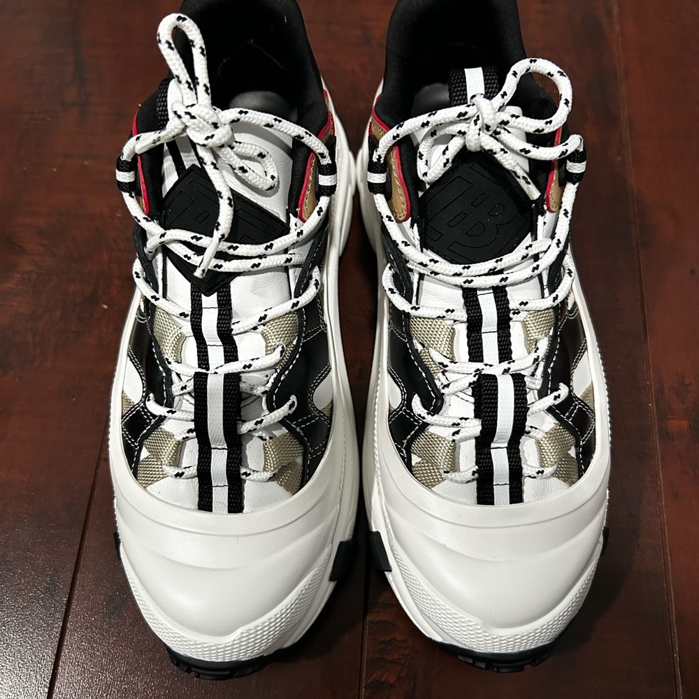 Burberry low top sneakers - Picture 3 of 7